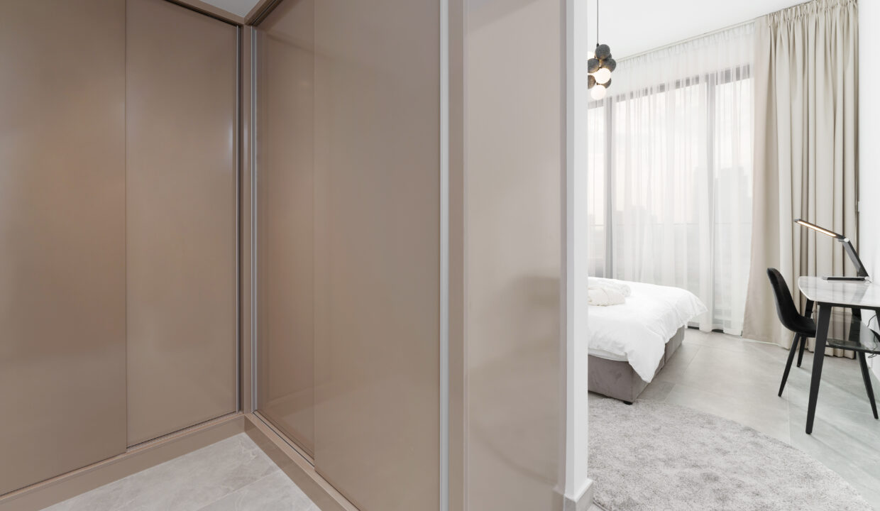 Bedroom-Walking Wardrobe (1)